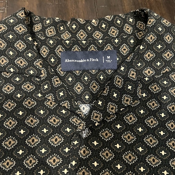 Abercrombie Men’s Slim Viscose camp Collar Shirt - Picture 2 of 3